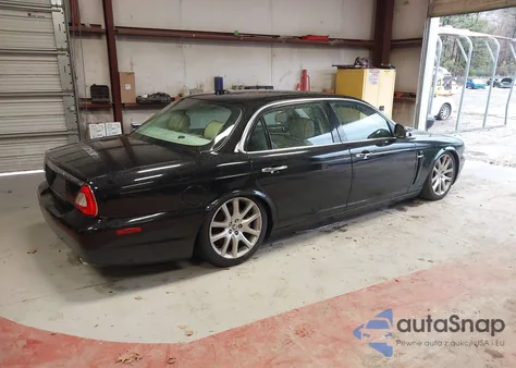 2009 Jaguar Xj Xj8 L z USA, uszkodzony, nr VIN SAJWA79B79SH31633
